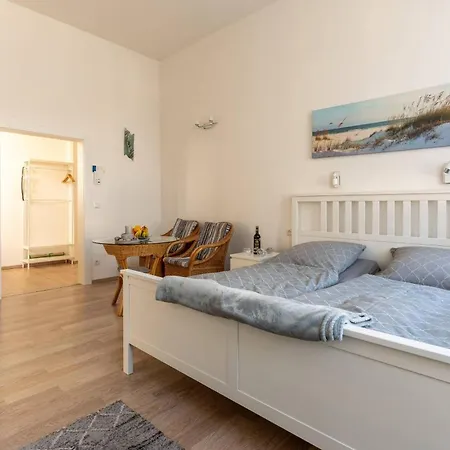 Villa-seiler-in-binz-1-raum-ferienwohnung-nr-6-toplage-wenige-schritte-zum-strand Lejlighed Binz